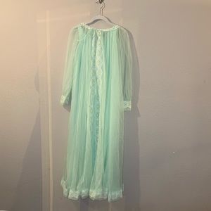 Vintage 1960's Miss Elaine Peignoir Set